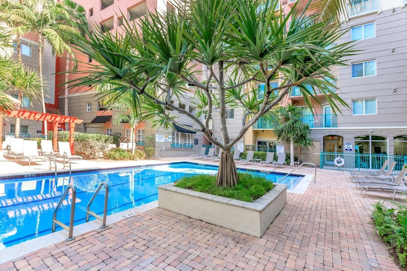 VALENCIA CONDO · #252 in South Miami - Photo 4