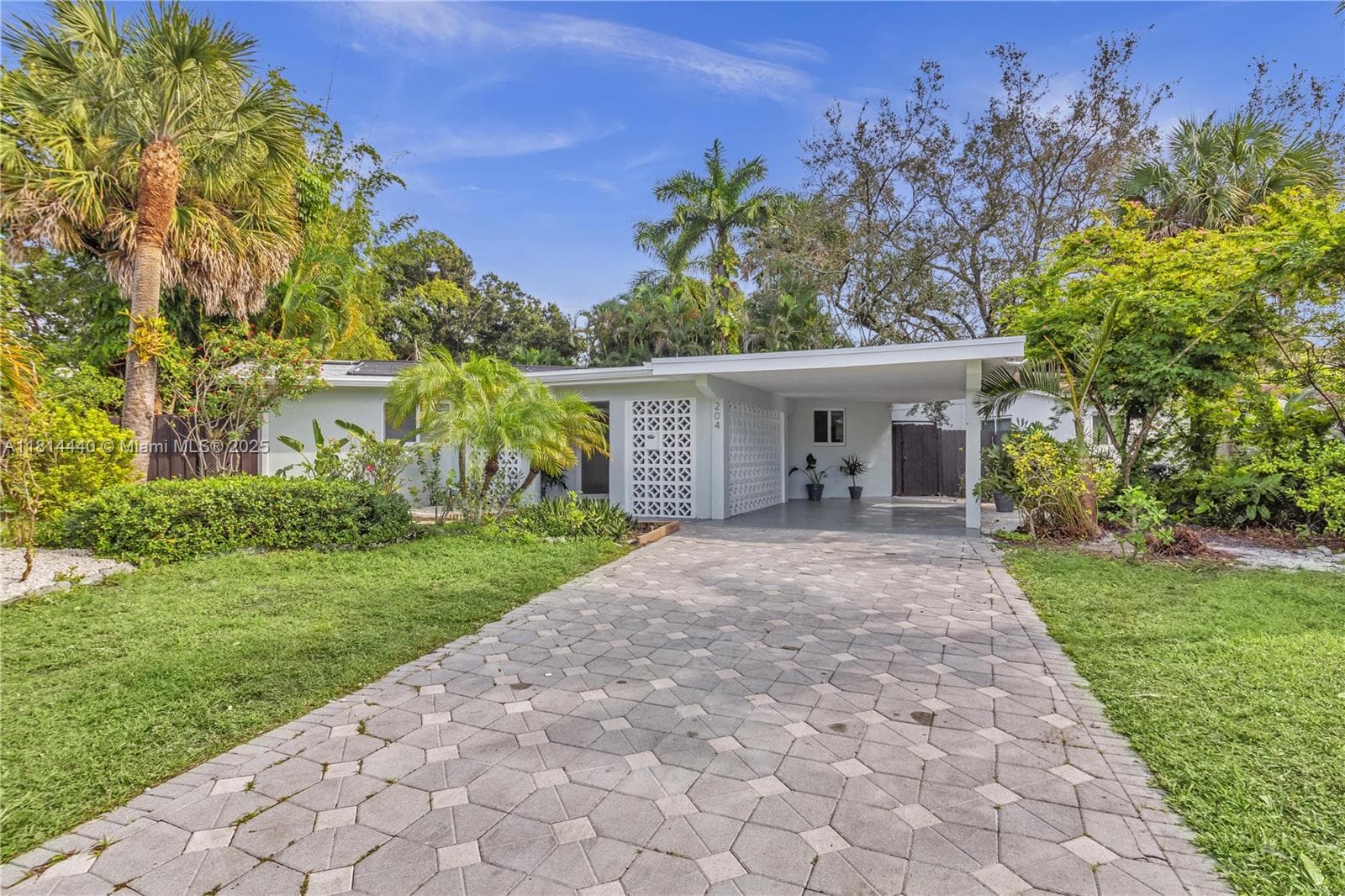 204 SW 19th Ave #0 photo 2