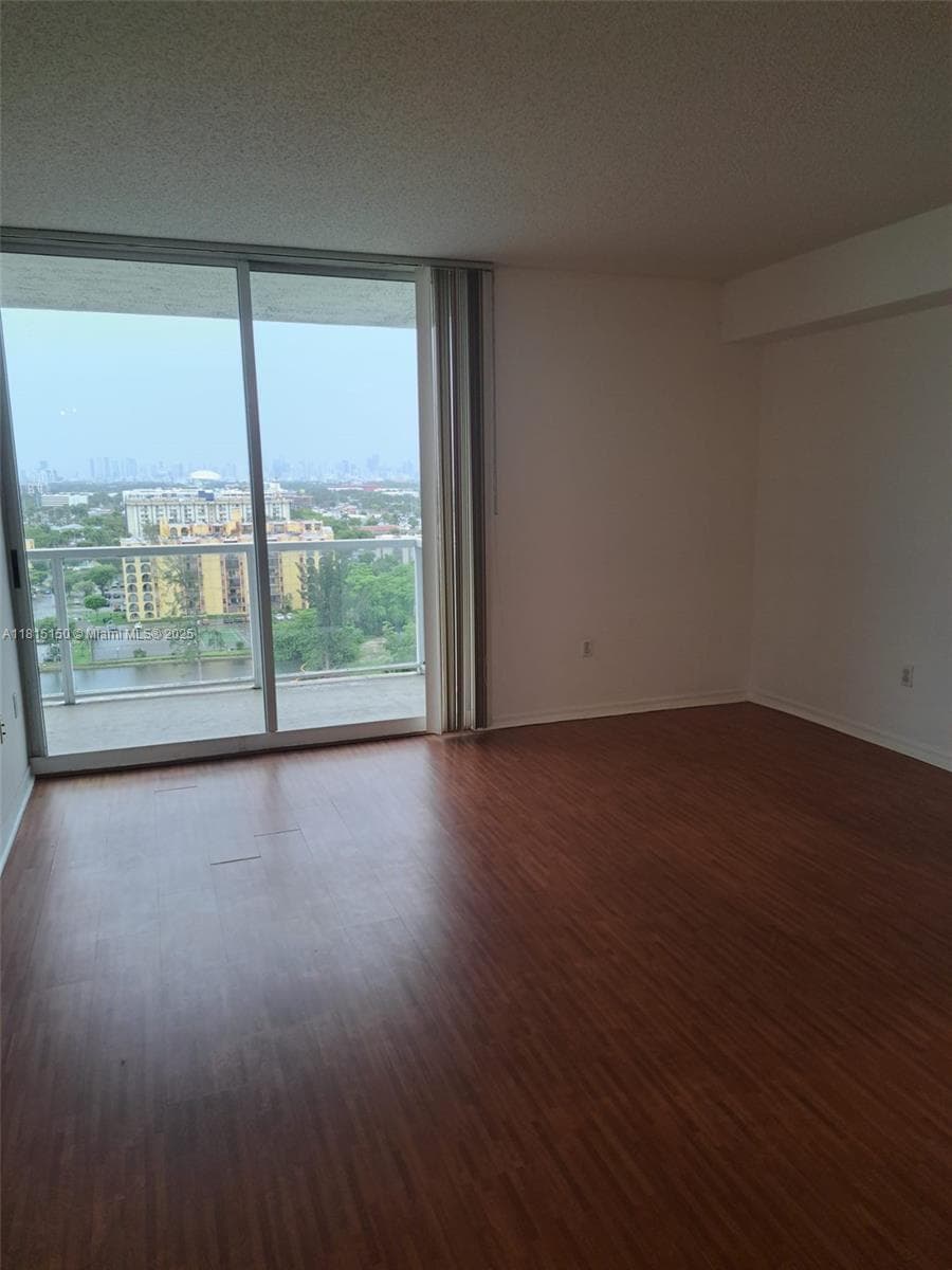 BLUE LAGOON CONDO · #1505 in Miami - Photo 2