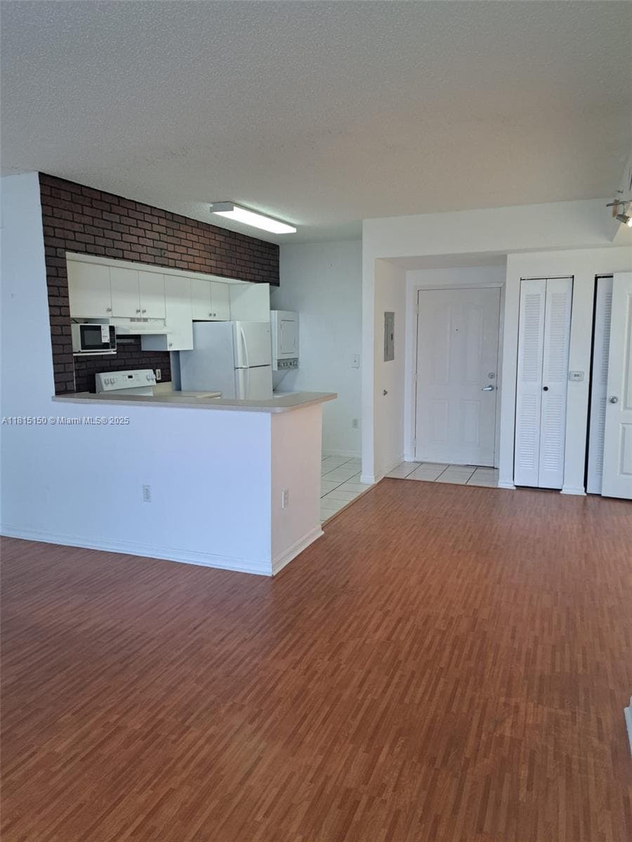 BLUE LAGOON CONDO · #1505 in Miami - Photo 1