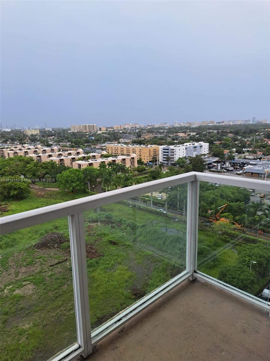 BLUE LAGOON CONDO · #1505 in Miami - Photo 5