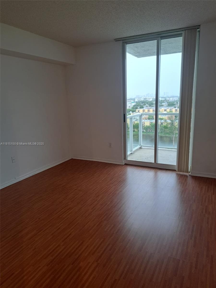 BLUE LAGOON CONDO · #1505 in Miami - Photo 9