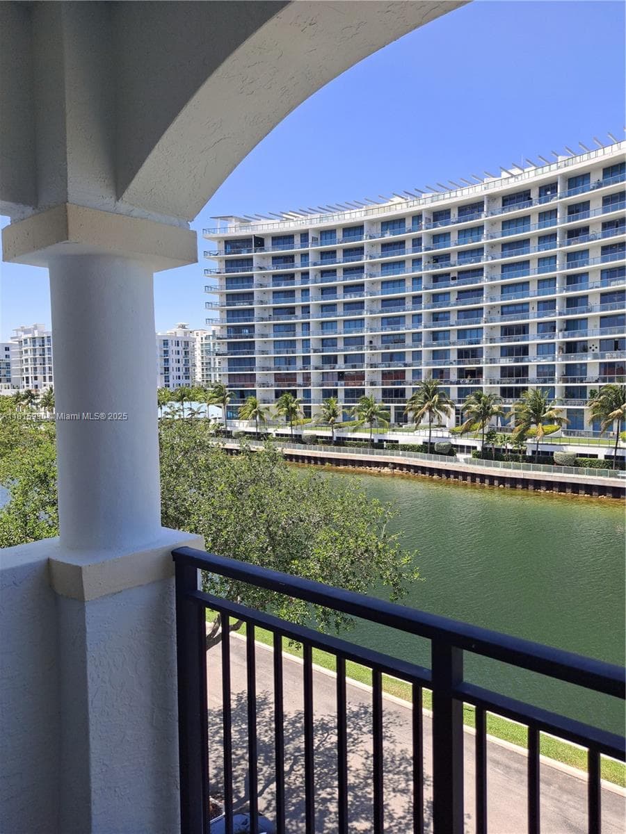 VILLAGE BY THE BAY CONDO · #12402 in Aventura - Photo 2
