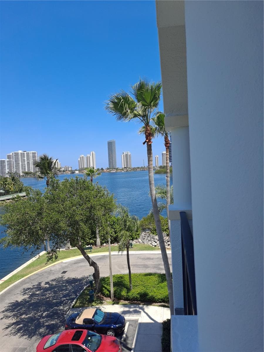 VILLAGE BY THE BAY CONDO · #12402 in Aventura - Photo 3