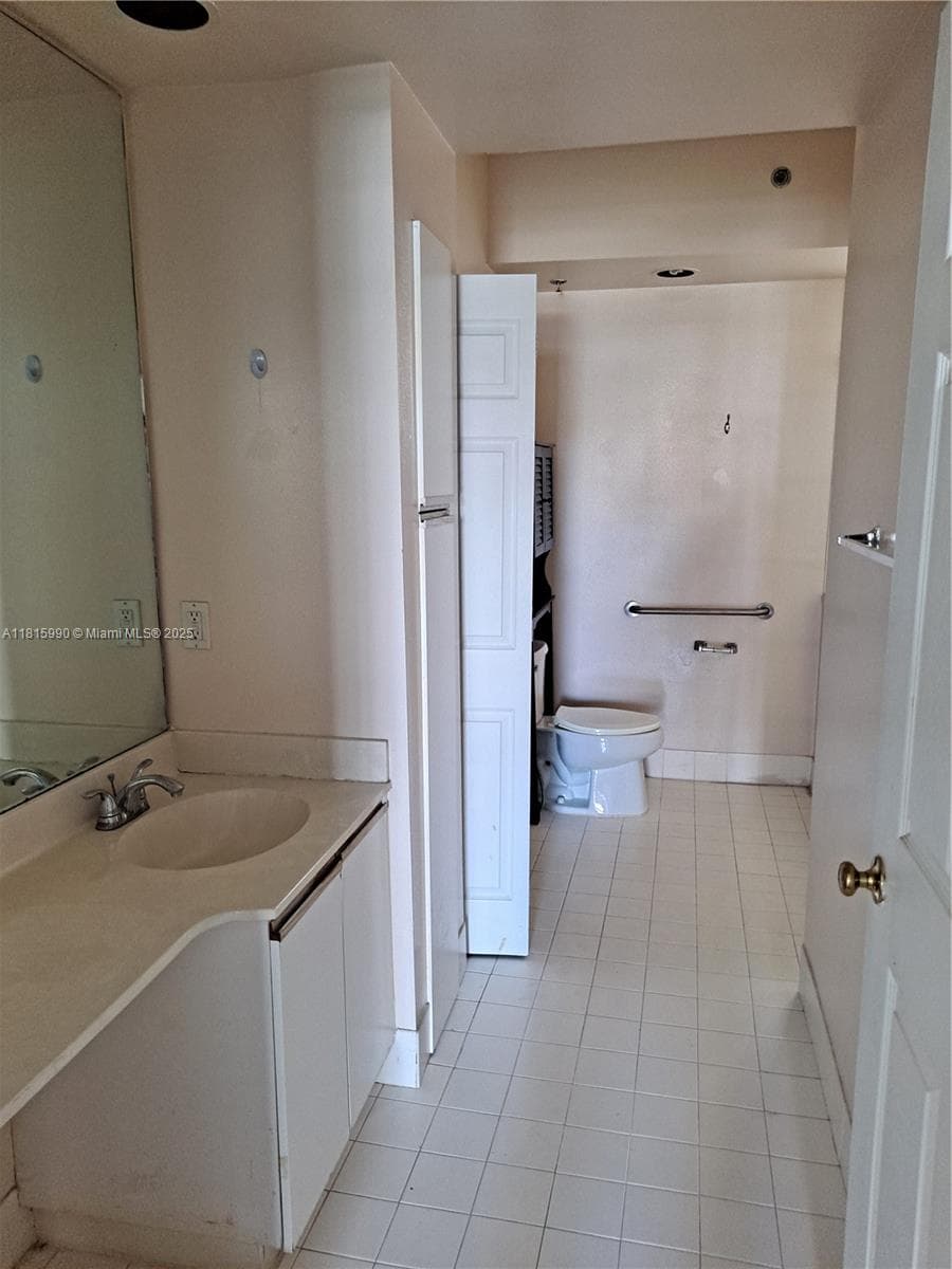 VILLAGE BY THE BAY CONDO · #12402 in Aventura - Photo 11
