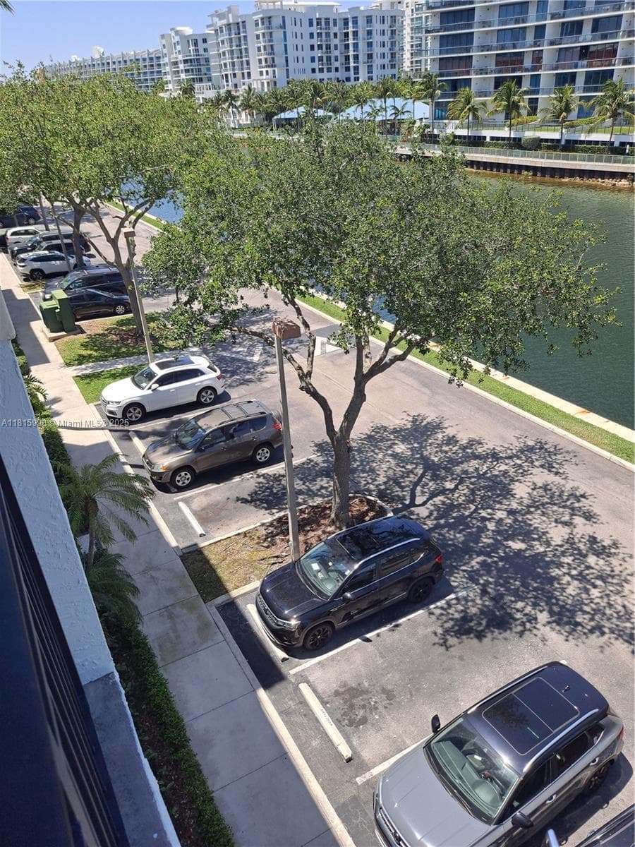 VILLAGE BY THE BAY CONDO · #12402 in Aventura - Photo 4