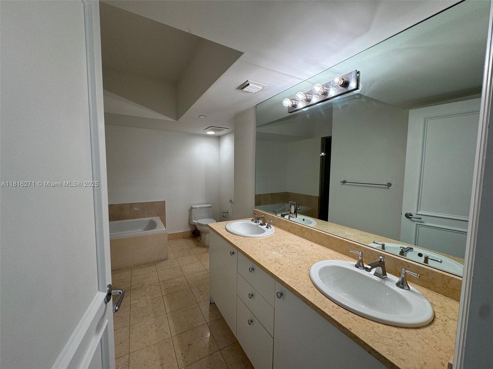 turnberry village · #209 in Aventura - Photo 8