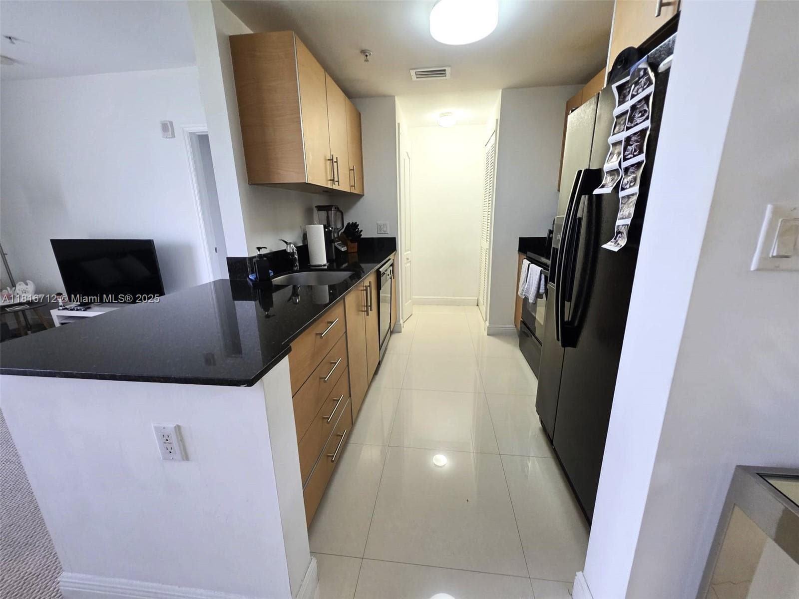 BRICKELL WAY CONDO · #602 in Miami - Photo 2
