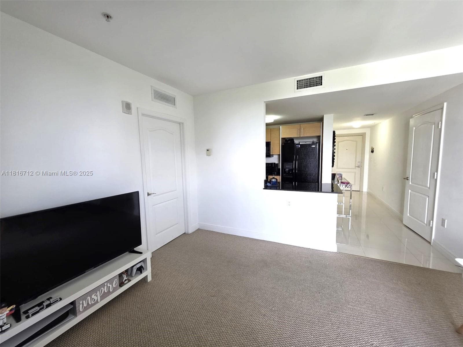 BRICKELL WAY CONDO · #602 in Miami - Photo 6