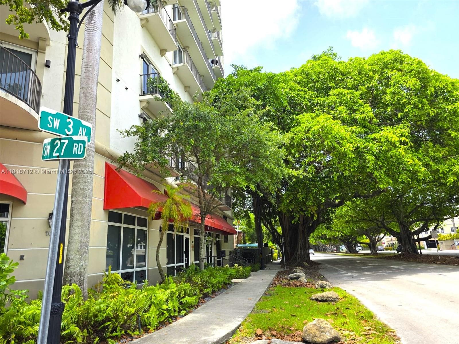 BRICKELL WAY CONDO · #602 in Miami - Photo 12