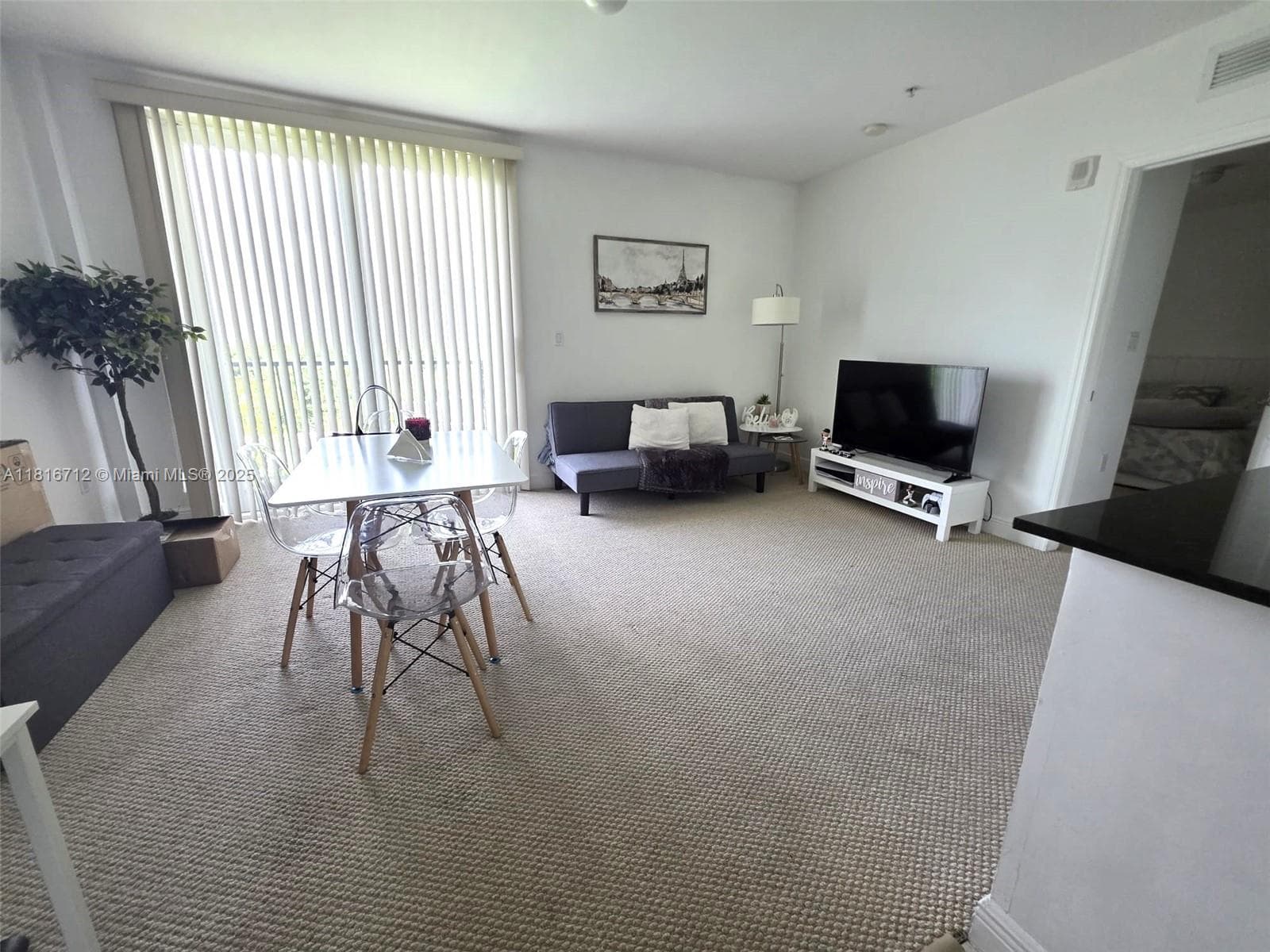 BRICKELL WAY CONDO · #602 in Miami - Photo 5