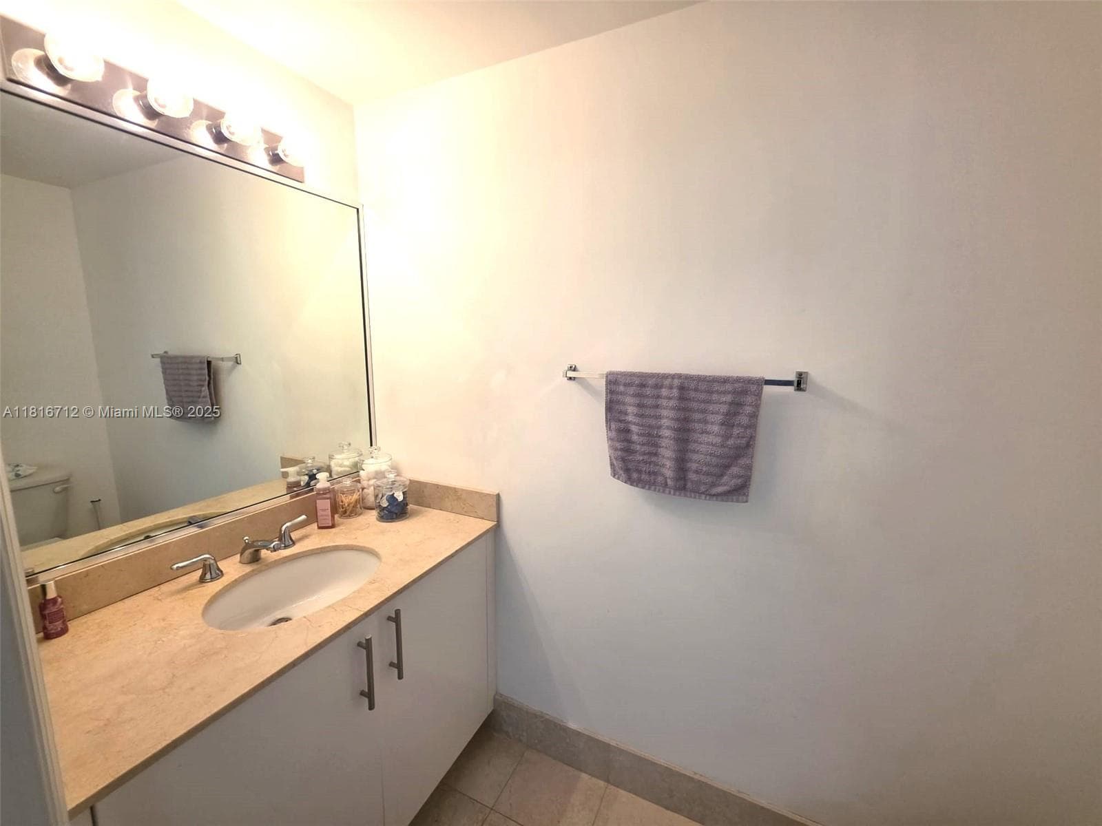 BRICKELL WAY CONDO · #602 in Miami - Photo 9