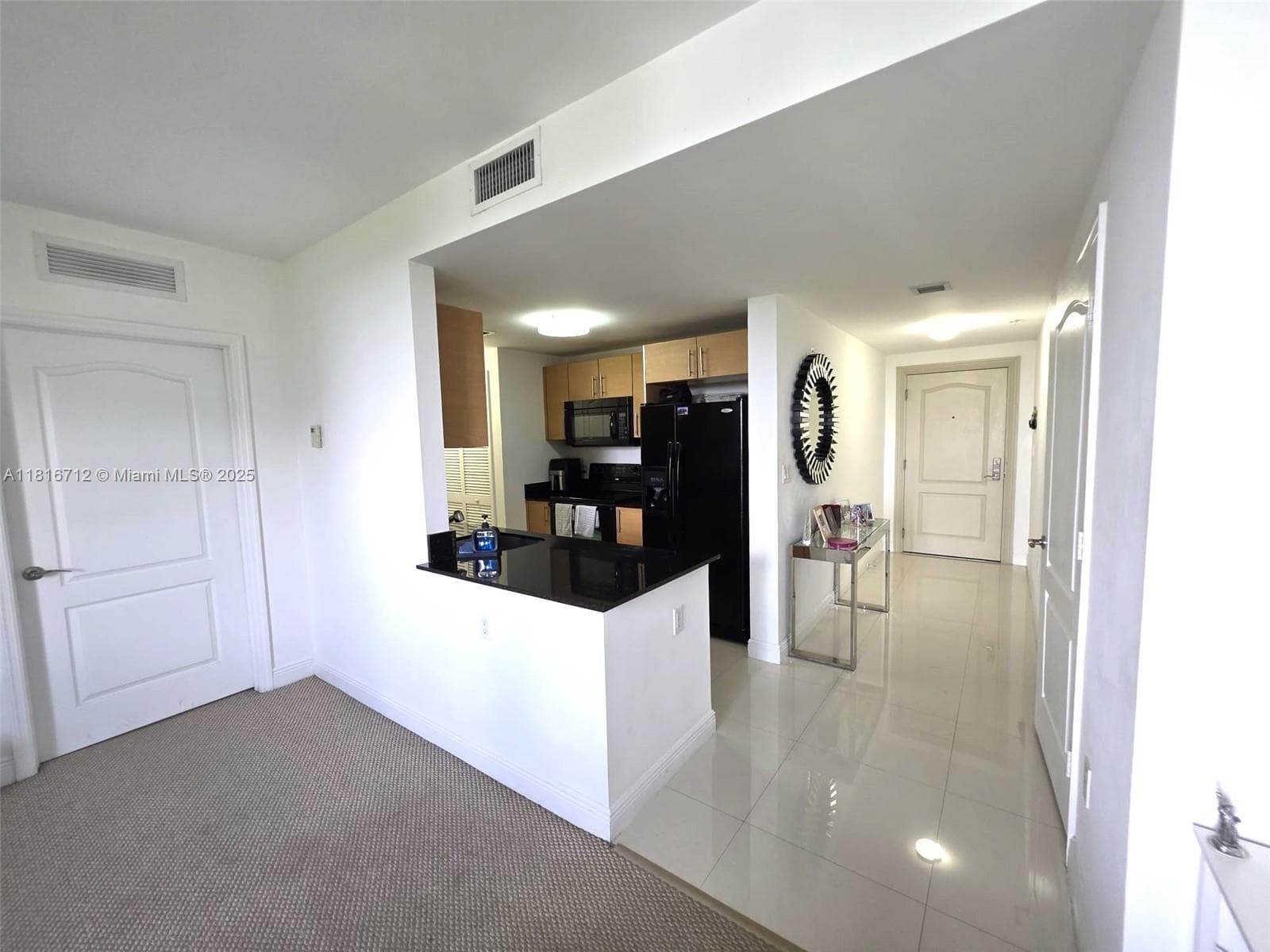 BRICKELL WAY CONDO · #602 in Miami - Photo 4
