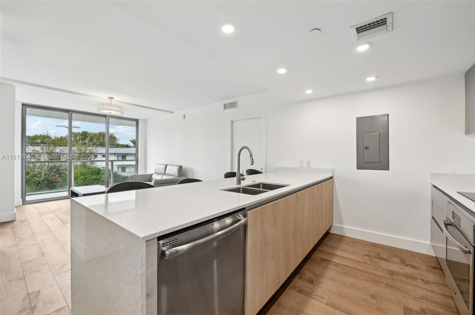 13800 Highland Dr Unt 202 · #202 in North Miami Beach - Photo 23