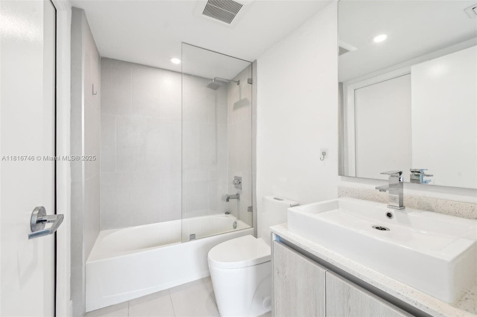 13800 Highland Dr Unt 202 · #202 in North Miami Beach - Photo 17