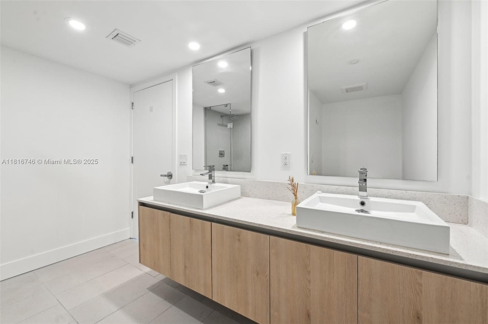 13800 Highland Dr Unt 202 · #202 in North Miami Beach - Photo 16
