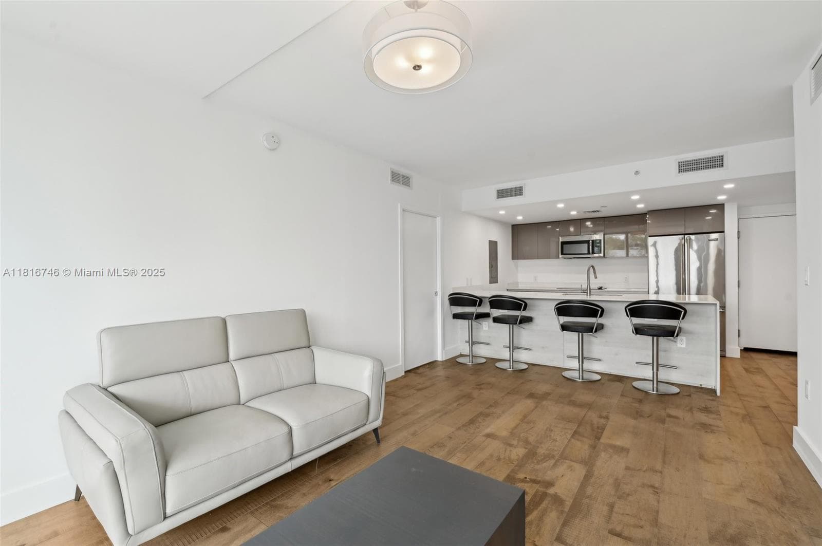 13800 Highland Dr Unt 202 · #202 in North Miami Beach - Photo 3