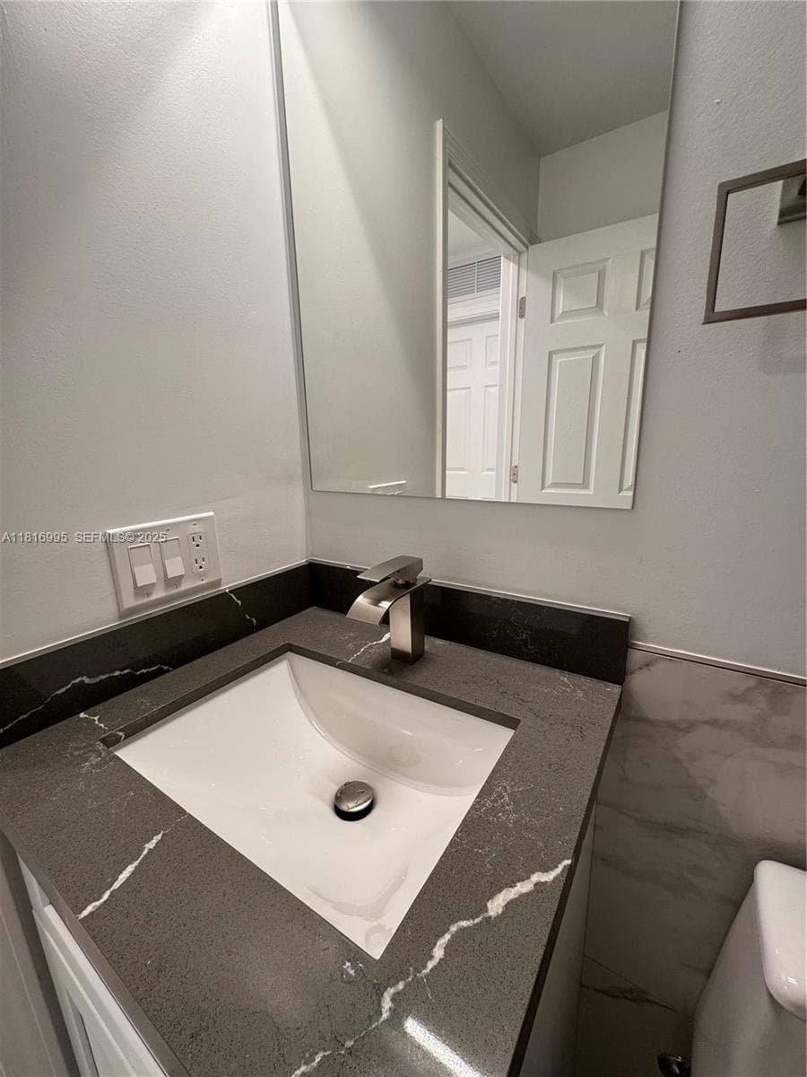 2ND BATHROOM