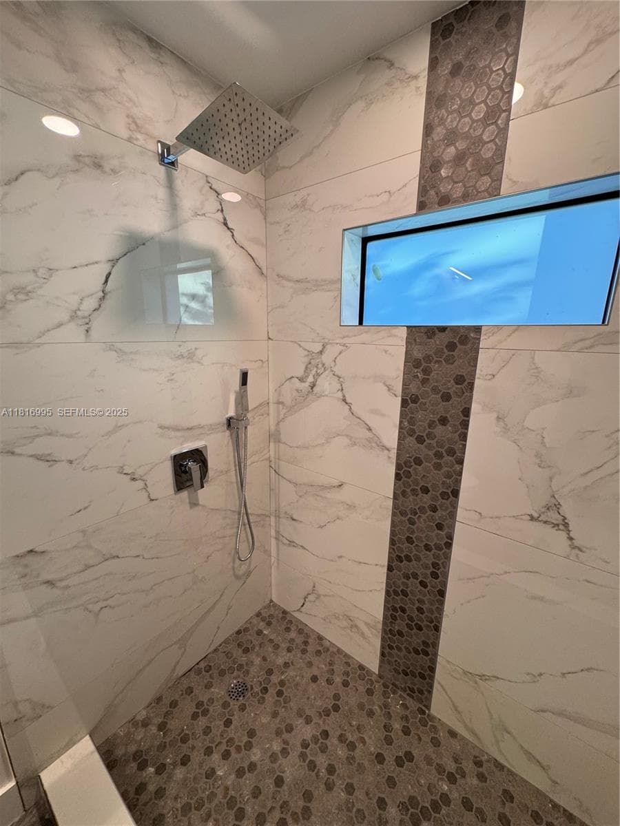 MASTER SHOWER