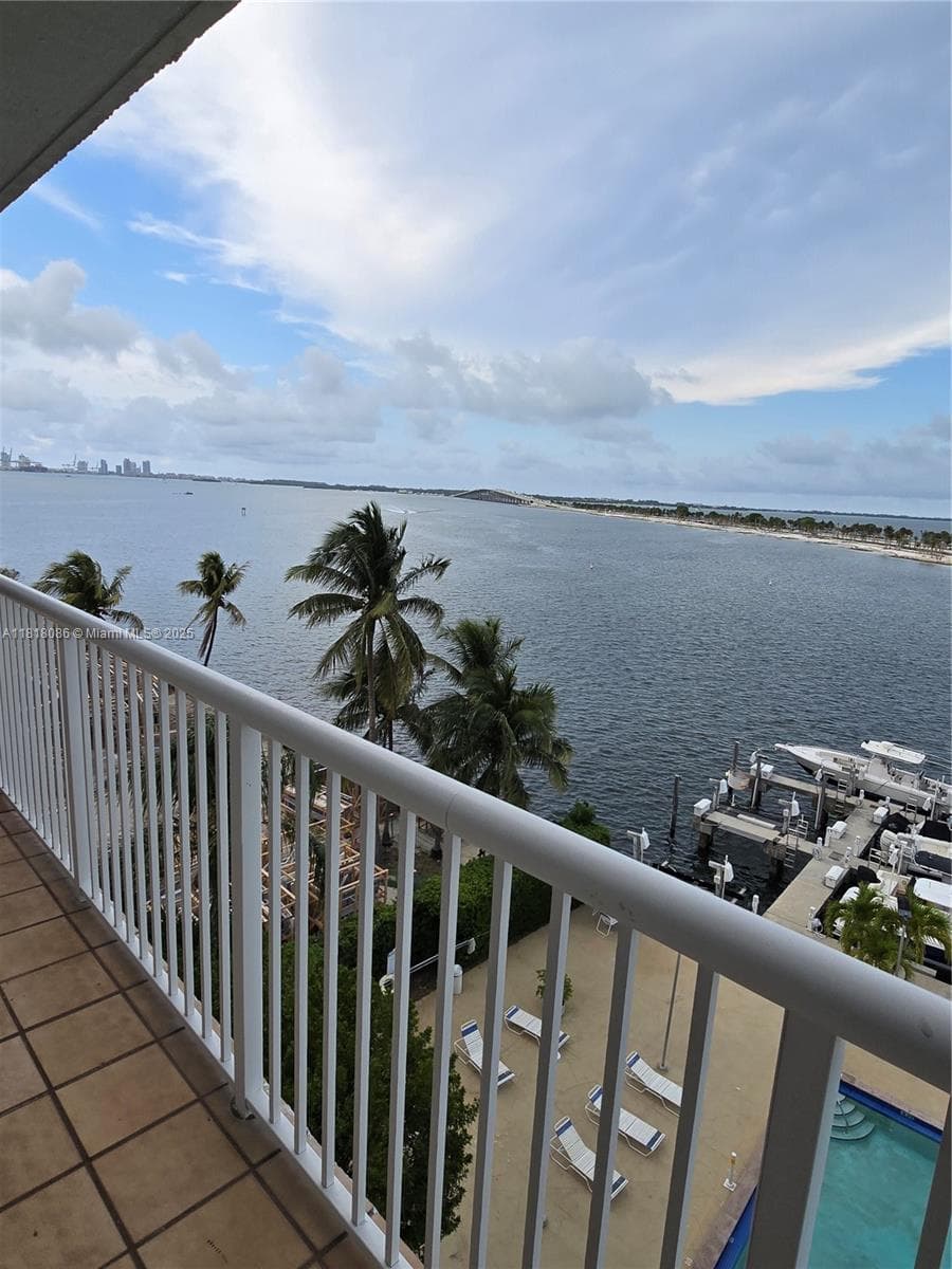 Direct unobstructed waterfront