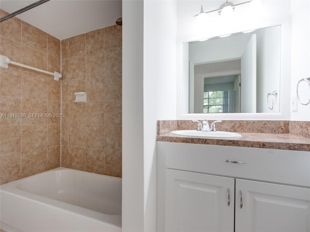 Royal Poinciana · #707 in Pompano Beach - Photo 9