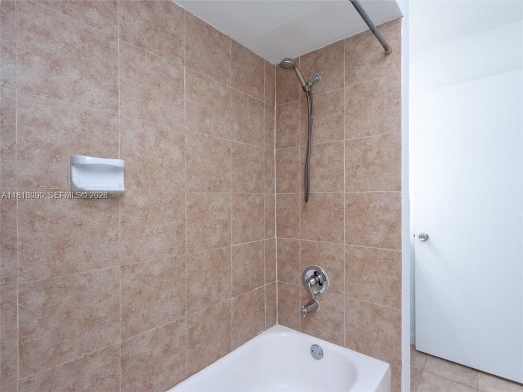 Royal Poinciana · #707 in Pompano Beach - Photo 10