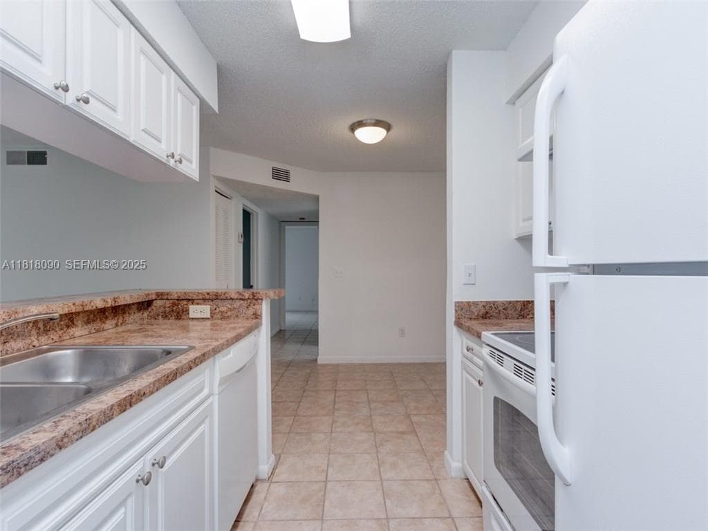 Royal Poinciana · #707 in Pompano Beach - Photo 4