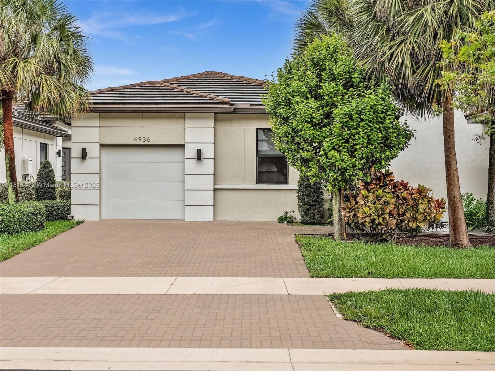 4936 Whispering Way photo 2