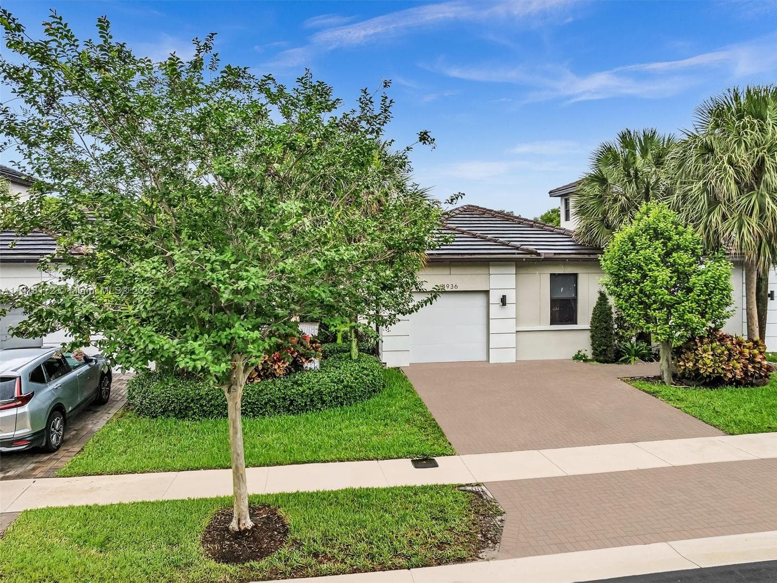 4936 Whispering Way photo 3