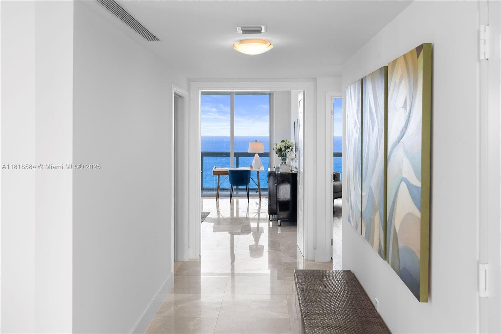 Entry offers views straight to the ocean