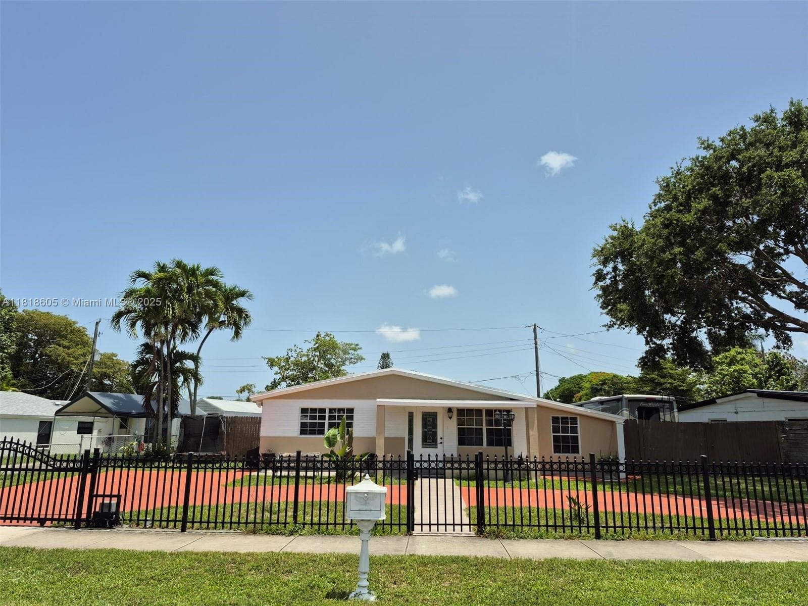 5930 N Farragut Dr photo 7