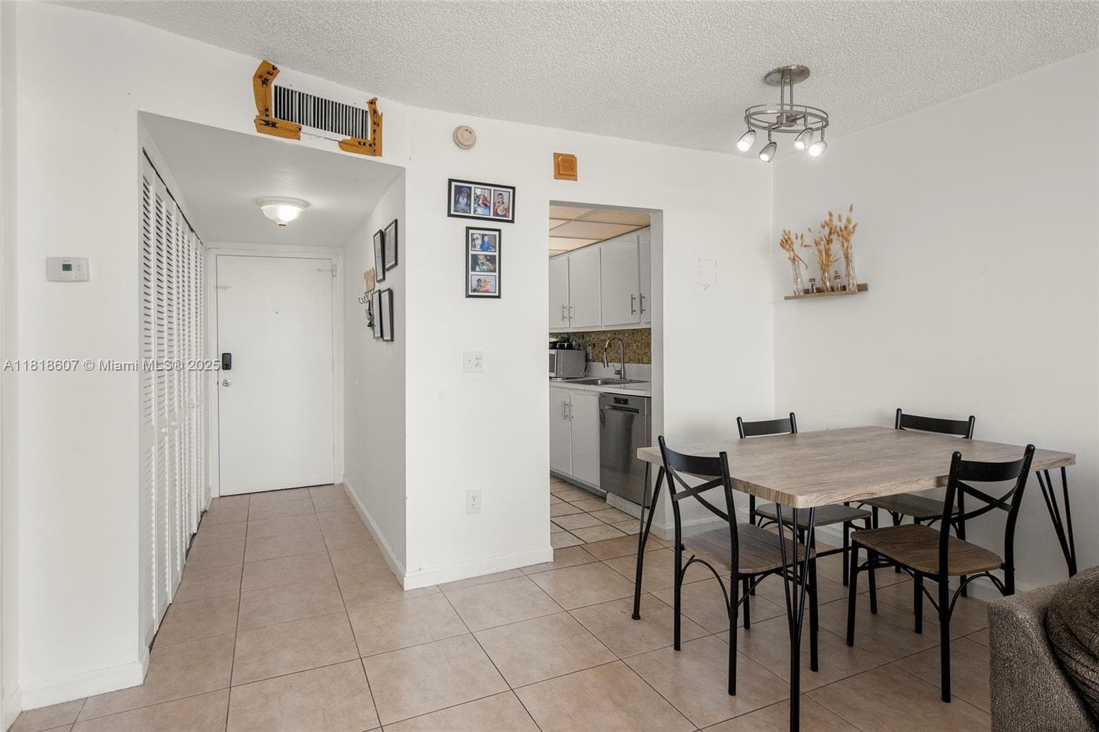 VECINO DEL MAR CONDO · #1006 in North Miami - Photo 7