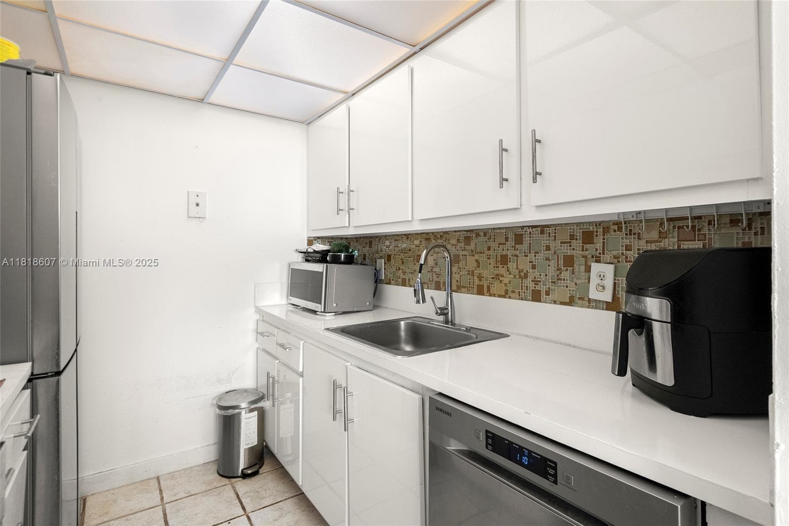 VECINO DEL MAR CONDO · #1006 in North Miami - Photo 8