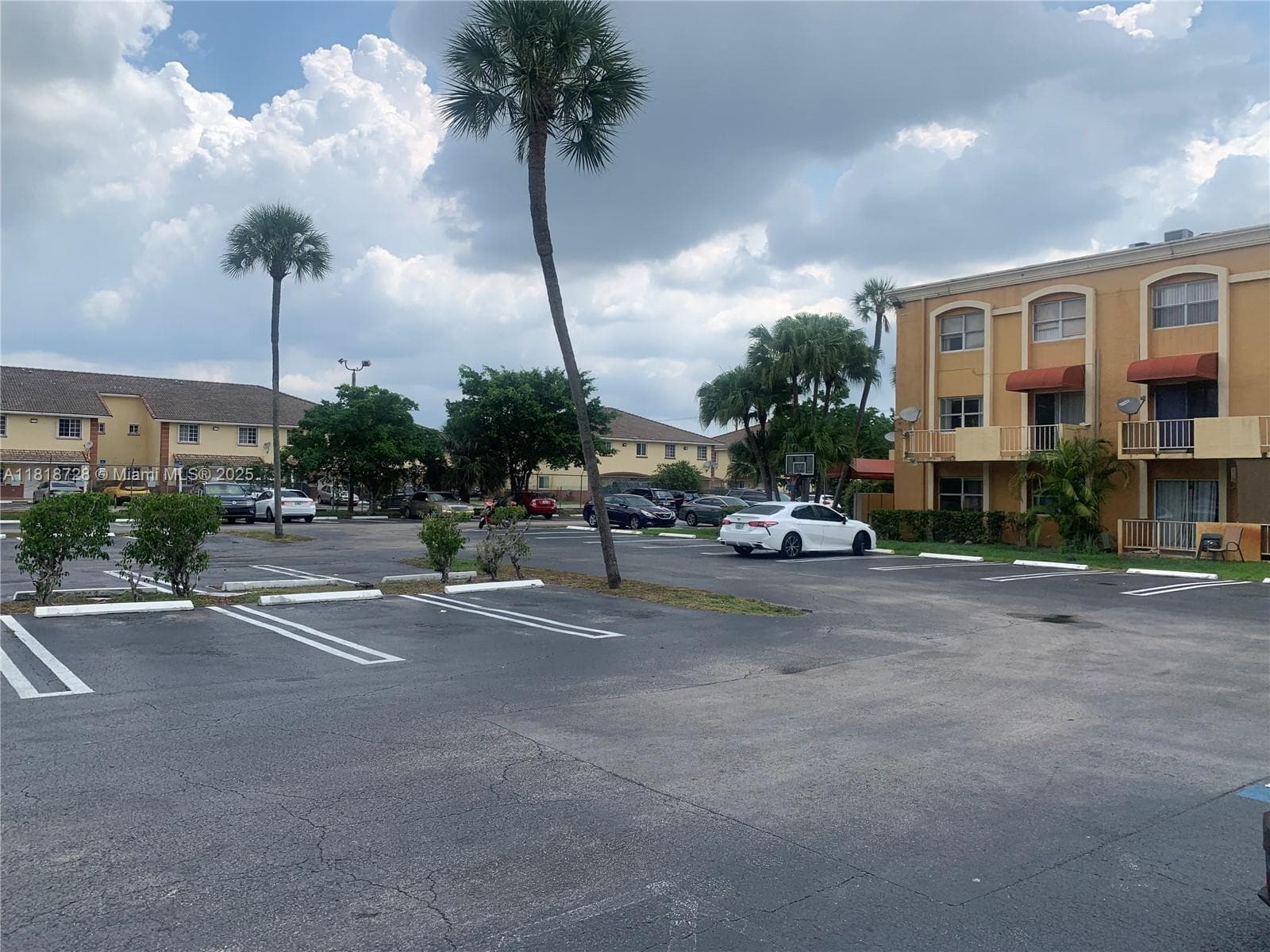 VENETIAN GARDEN · #O104 in Hialeah - Photo 31