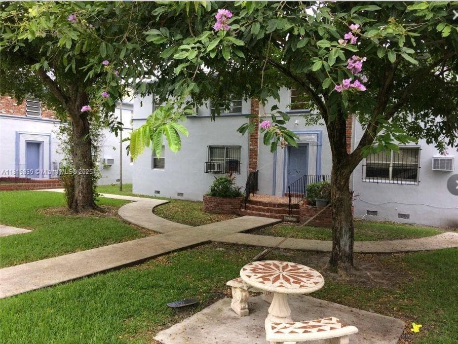 Colonial plaza condo · #4C in Miami - Photo 2