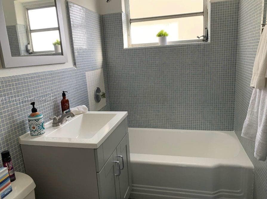 Colonial plaza condo · #4C in Miami - Photo 6
