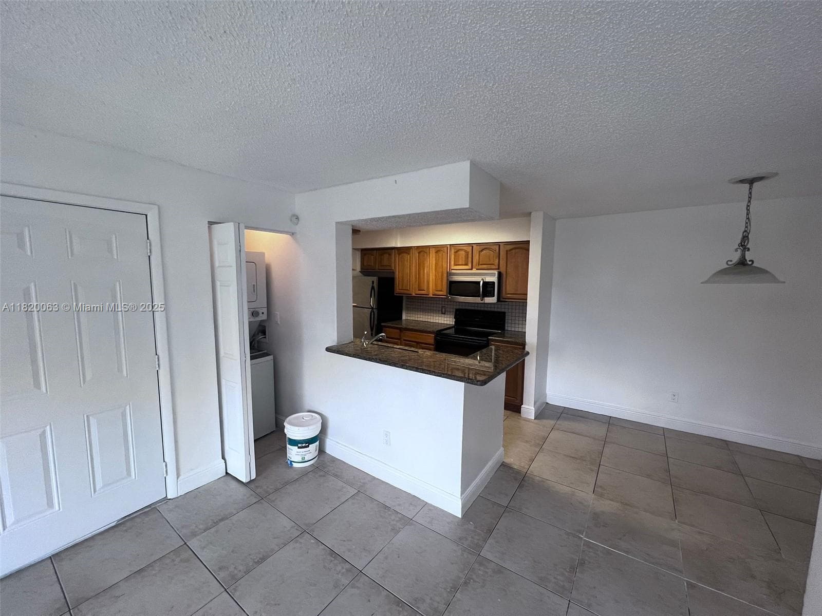 ROYAL POINCIANA · #2104 in Pompano Beach - Photo 1