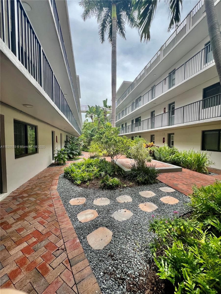 COURTYARDS OF THE GROVE · #S207 in Miami - Photo 12