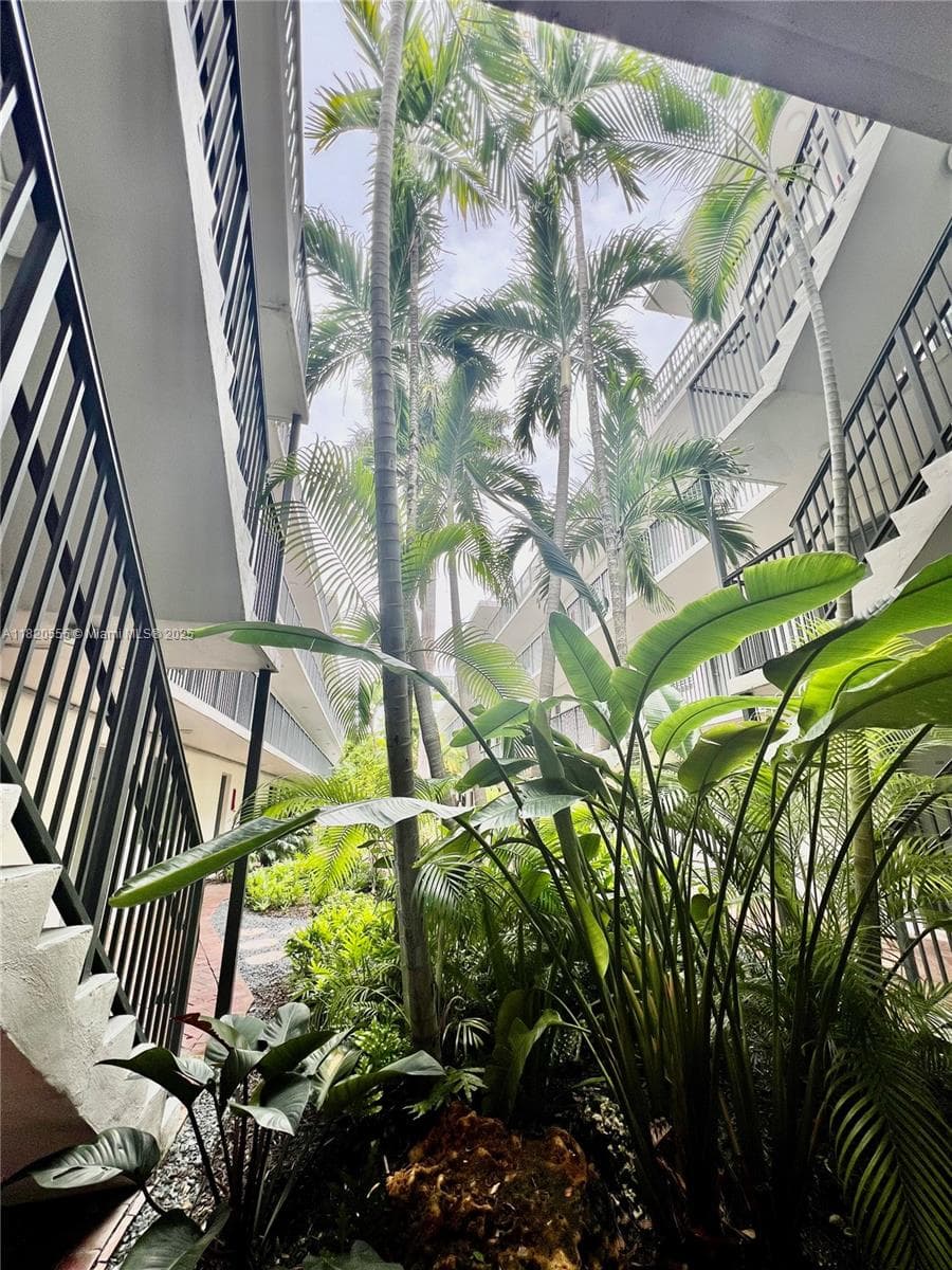 COURTYARDS OF THE GROVE · #S207 in Miami - Photo 10