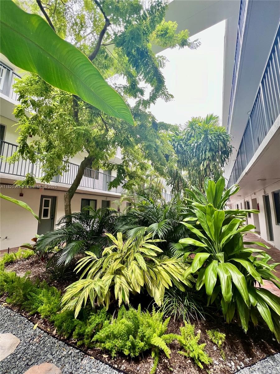 COURTYARDS OF THE GROVE · #S207 in Miami - Photo 14