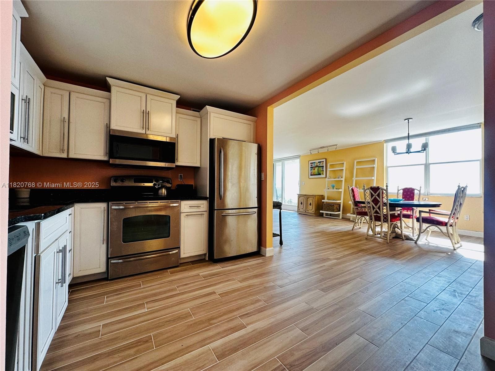 STRATFORD TOWERS CONDO · #803 in Hollywood - Photo 3