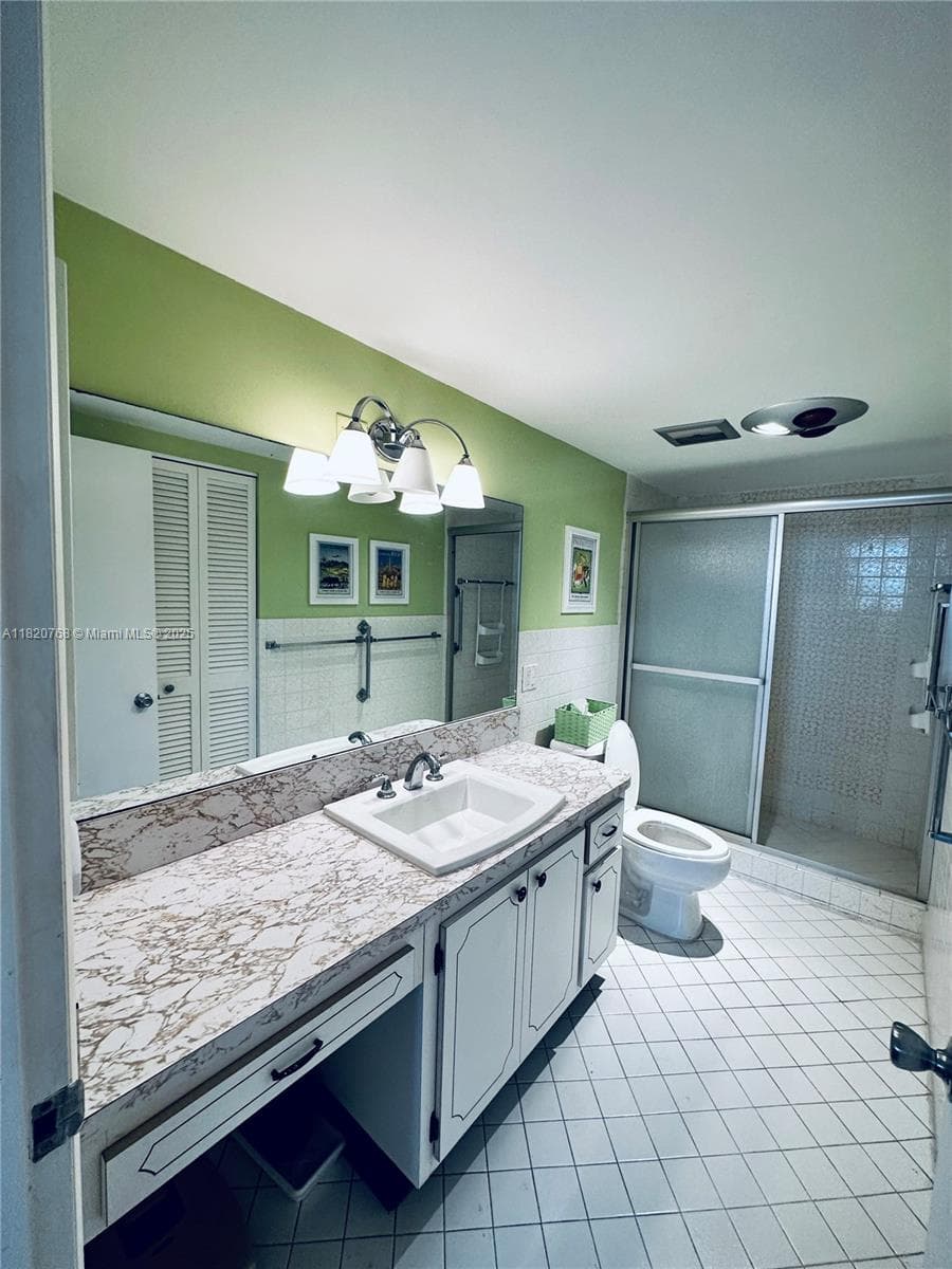 STRATFORD TOWERS CONDO · #803 in Hollywood - Photo 15