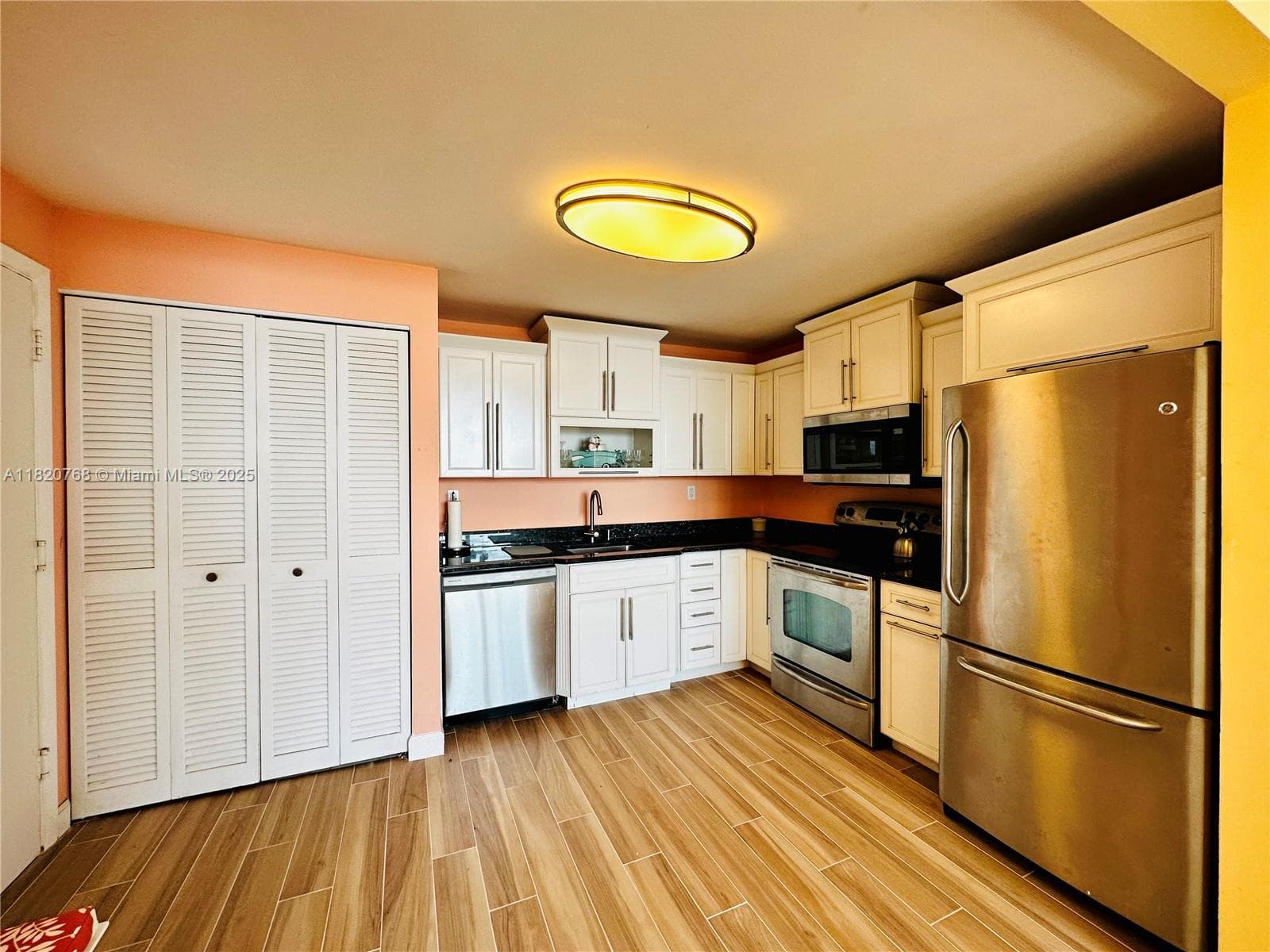 STRATFORD TOWERS CONDO · #803 in Hollywood - Photo 8