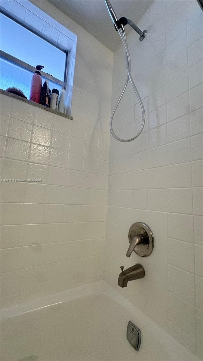 ROYAL OAKS CONDO · #115 in Miami - Photo 8