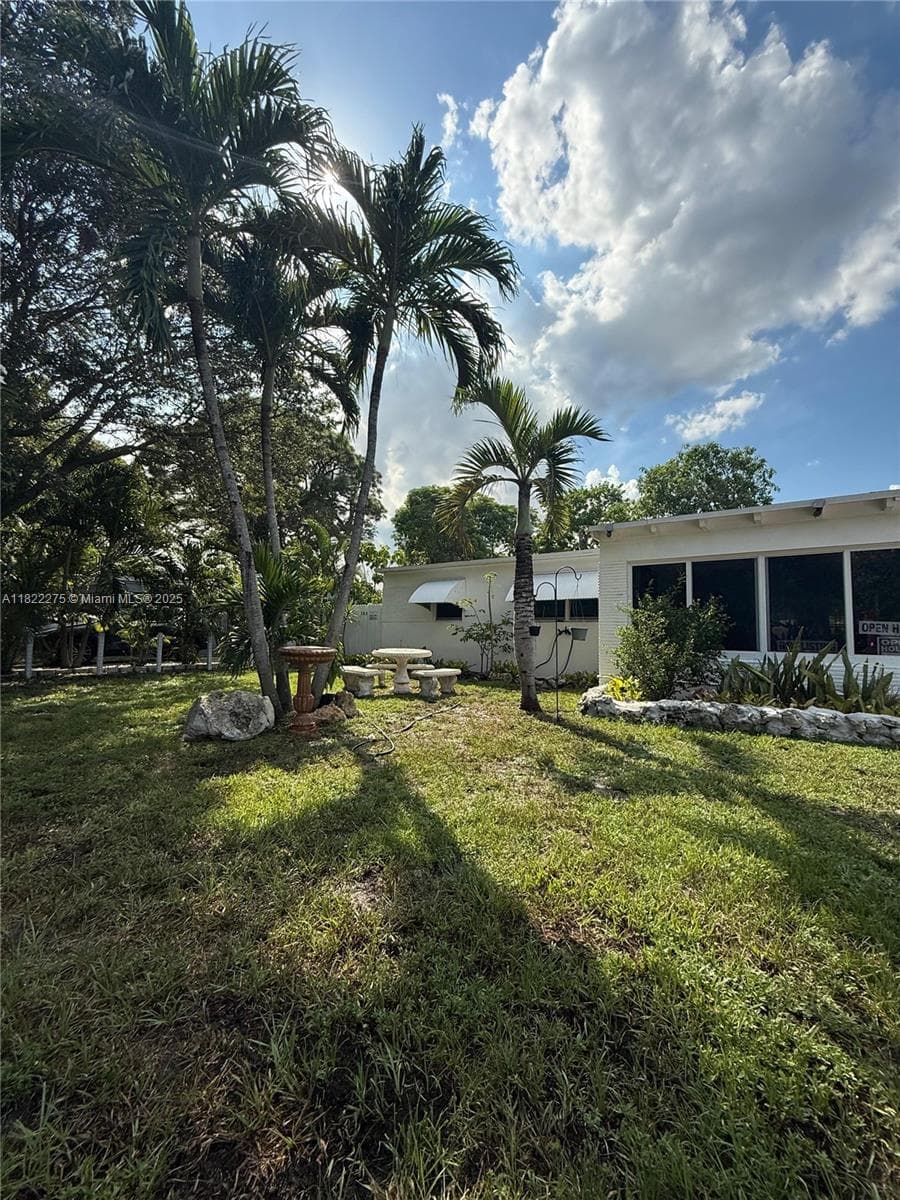 205 SW 21st Way photo 2