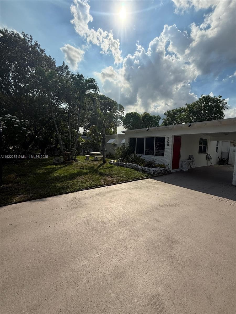 205 SW 21st Way photo 6