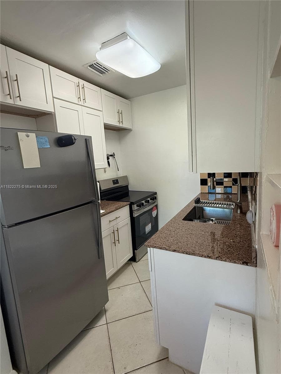 205 SW 21st Way photo 17