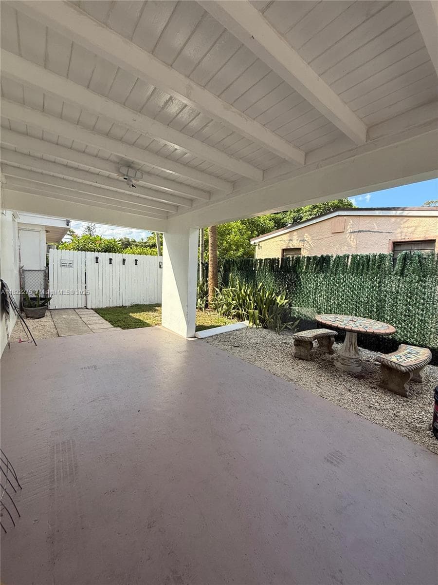 205 SW 21st Way photo 7