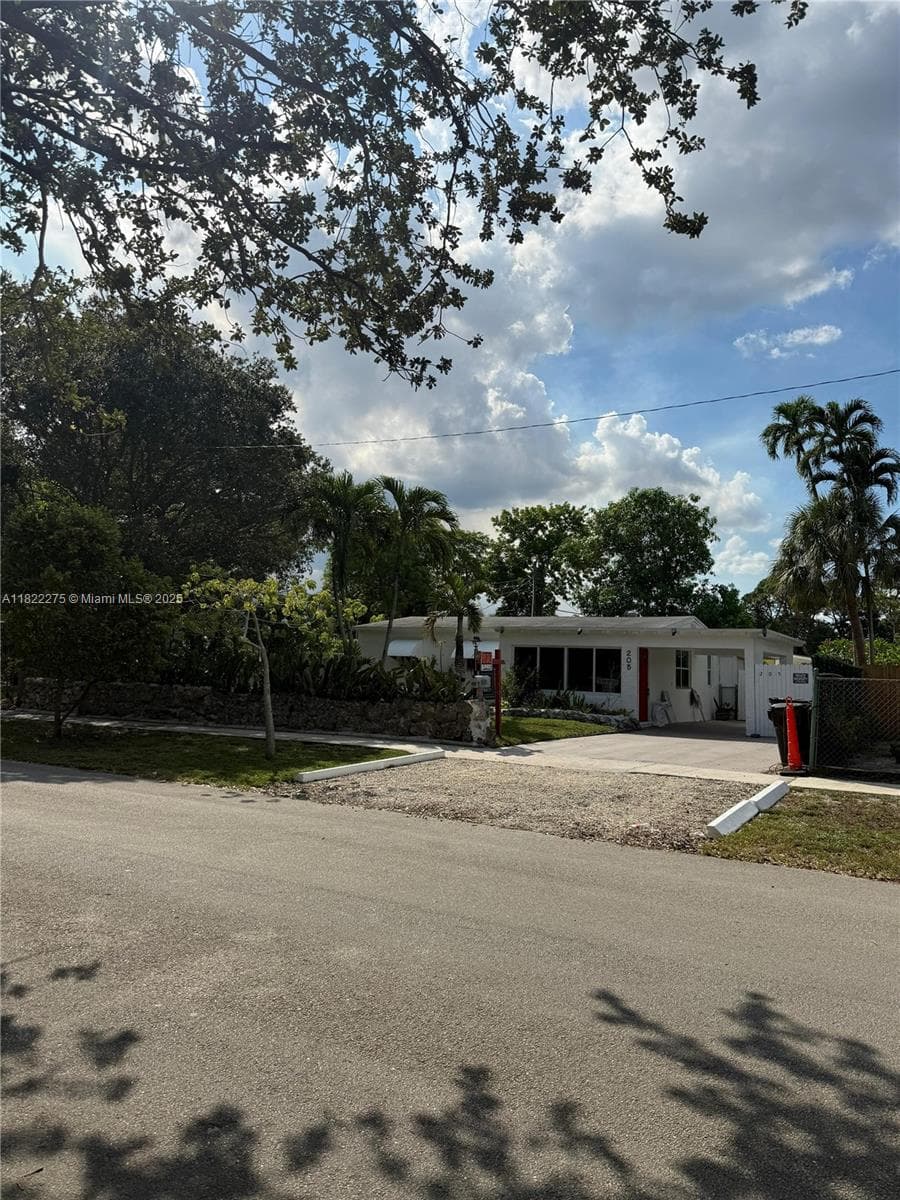 205 SW 21st Way photo 1