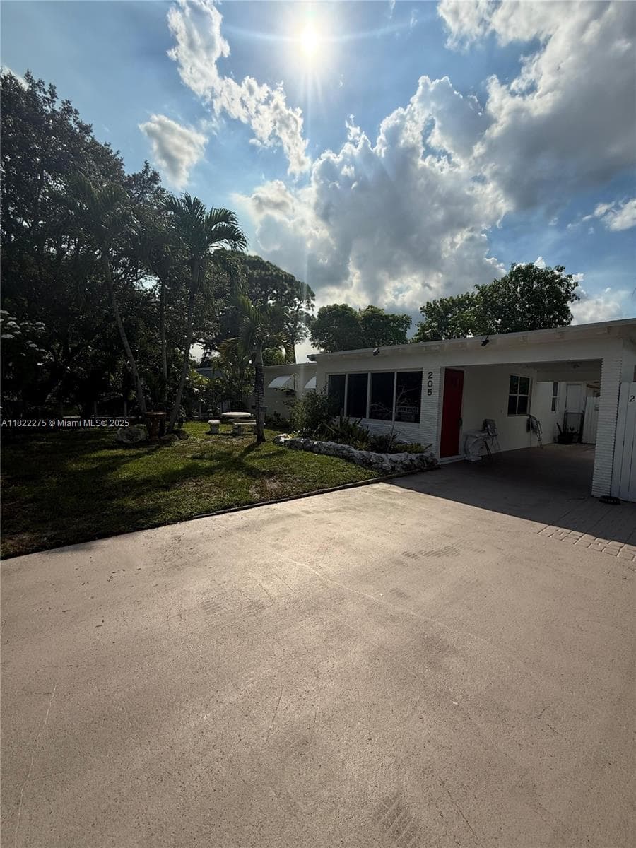 205 SW 21st Way photo 5